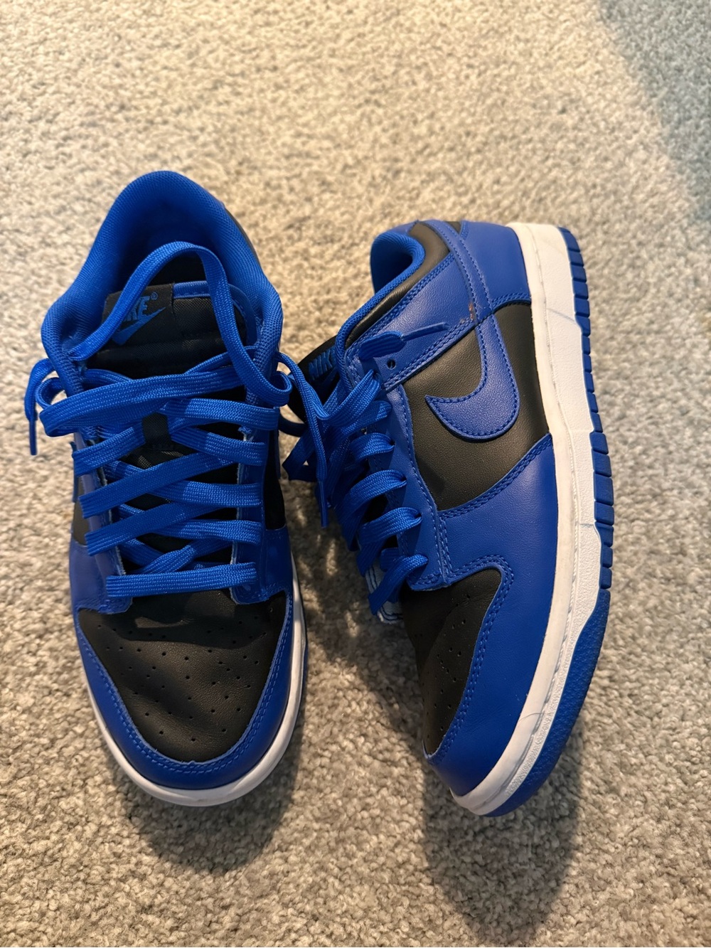 Size 8 nike sneakers